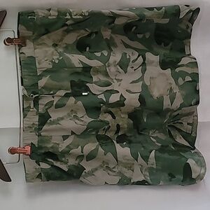 Size 12 Chico's Zenergy skort green leaf floral